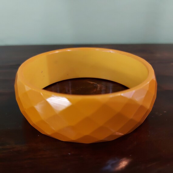 Vintage Deco 1940s Facetted Bakelite bracelet Ban… - image 1