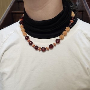 Vintage 1930s, Art Deco, Cherry Colour Faceted Bakelite & Carved Floral Acrylic + Disc, Bead Necklace