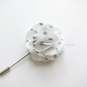 Épingle de fleur de revers - Boutonnière de mariage - broderie de fleur - blanc de point métallique