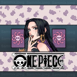 Puede incluir: Una ilustraci&oacute;n de estilo anime en morado y rosa de una mujer con cabello negro largo. Lleva un vestido morado y pendientes de oro. El fondo presenta un patr&oacute;n de corazones rosas y calaveras. El texto "ONE PIECE" est&aacute; en el centro de la imagen.
