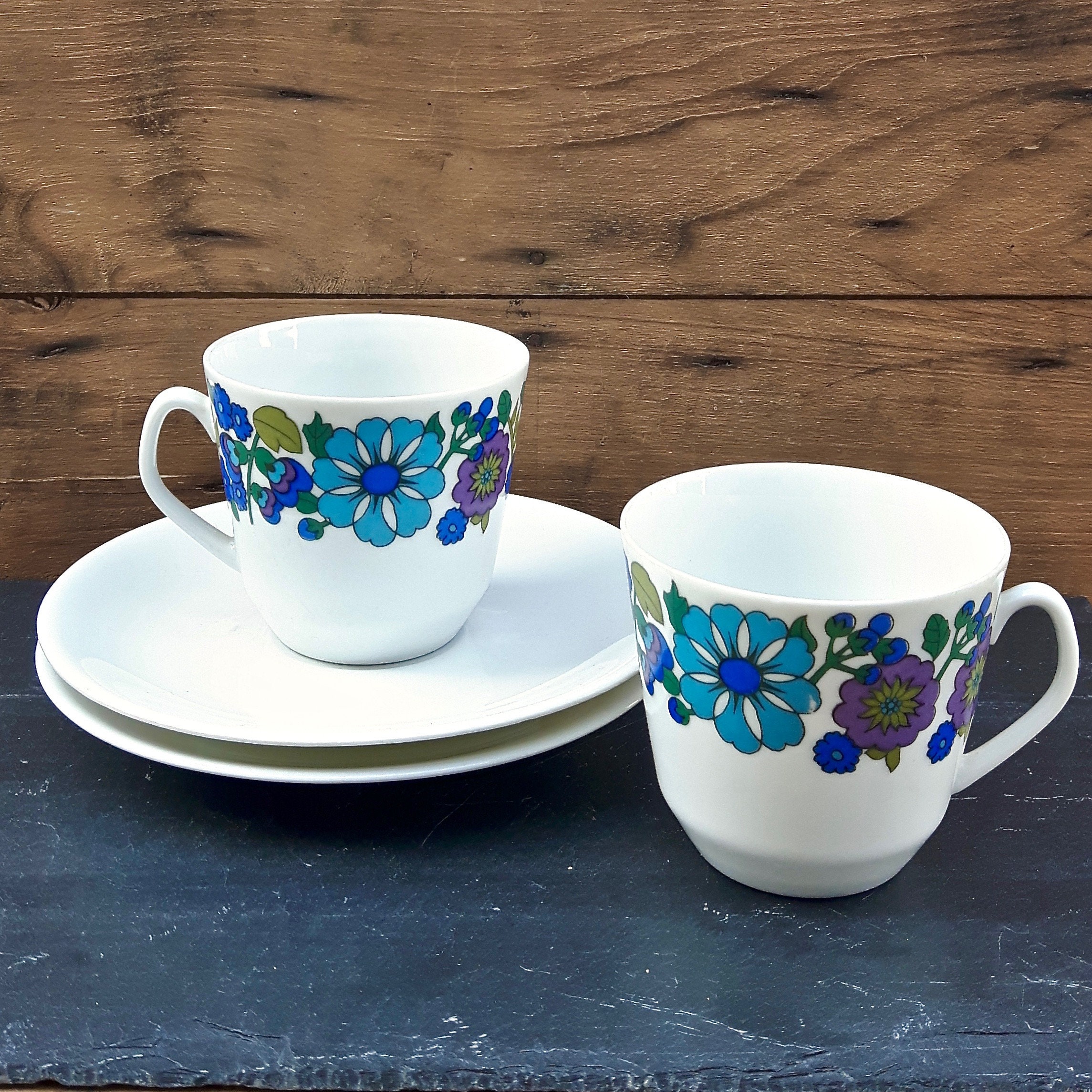 Ensemble de 2 Tasses Café en Porcelaine Bavaroise Vintage - Soucoupes, Fleurs Bleues, Maison Vintage