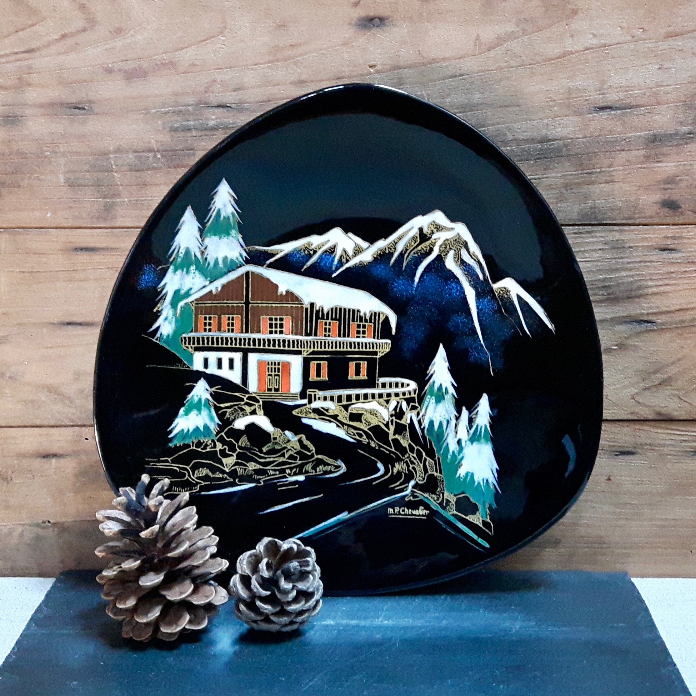 Vintage Années 1960 Français Plaque de Céramique Peinte à La Main, Mur d'affichage Chalet Ski Paysag