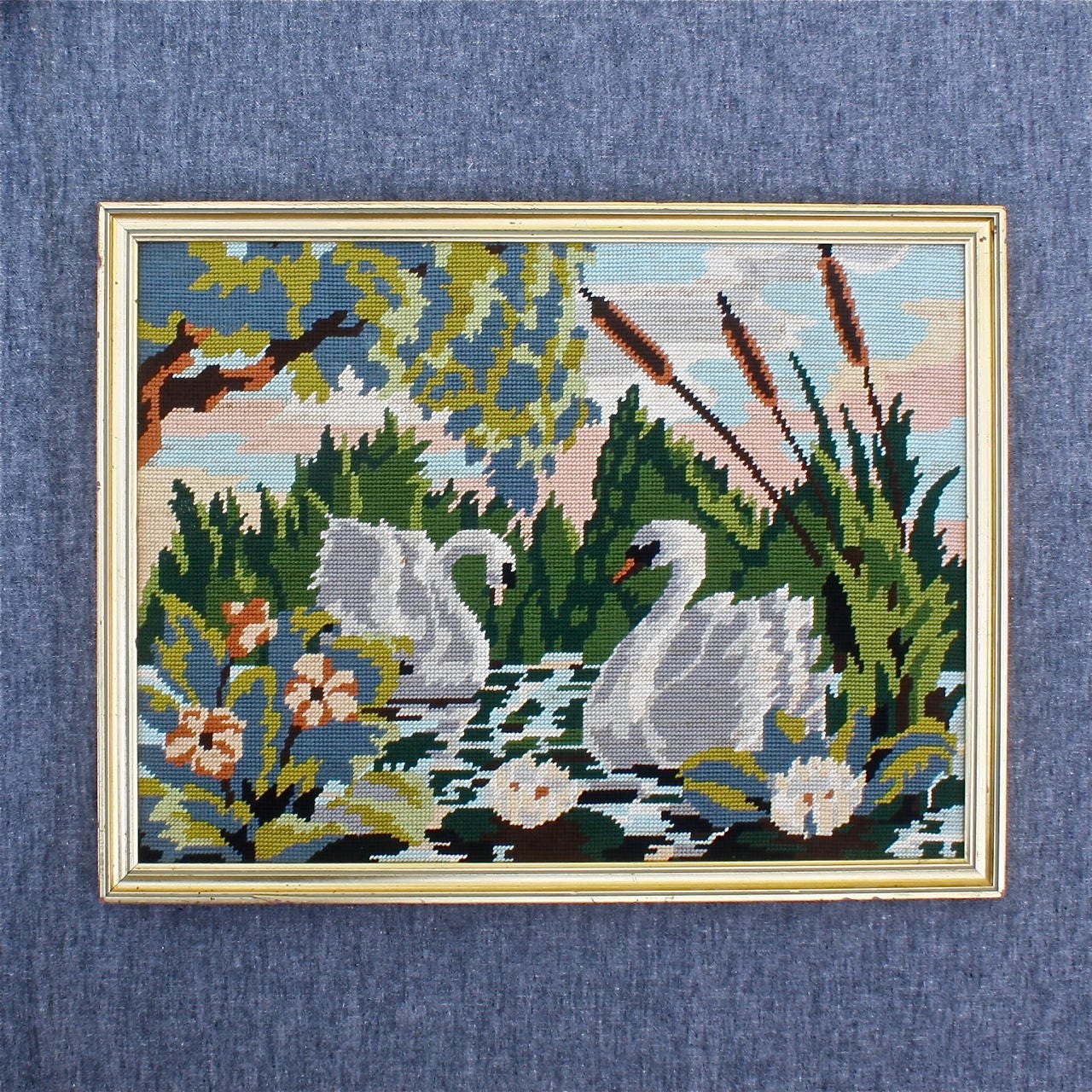 Tapisserie Encadrée Français Vintage, Cygnes avec Broderie de Fleurs, Point d'aiguille Encadré, Déco