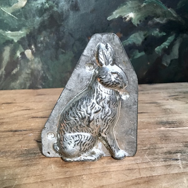 vintage Arctic hare 11cm chocolate mold, 1930s French chocolatier rabbit collectible moule chocolat lapin lièvre 2pce metal French hare mold