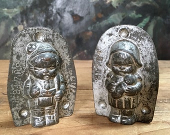 rare pair antique Anton Reiche small Bavarian children chocolate molds 1924 collectible, German traditional costumes 2 pce metal 7.5cm