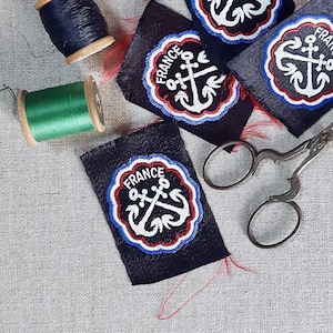 vintage French embroidered satin patch craft/mending/jewellery making patch, vintage sewing & craft gift idea, France souvenir anchors patch