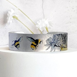 Bee bracelet, personalised jewellery, metal cuff bangle with bees, gifts for women. (533)