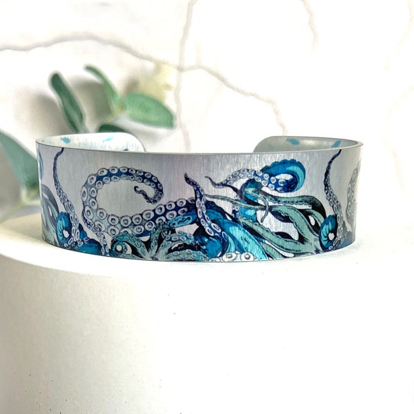 Octopus tentacles cuff bracelet, handmade metal sea life bangle, can be personalised. (757)