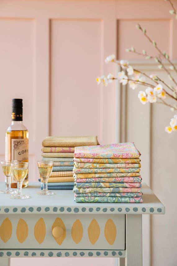 PREORDER – Tilda Songbird Blenders Fat Quarter Bundle | 12 Fabrics | 21” x 18” | Arriving February