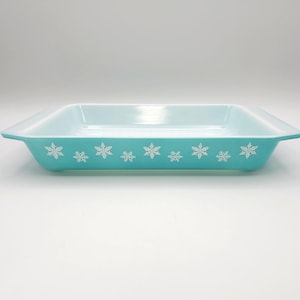 Vintage Pyrex Snowflake Turquoise Casserole Set: Space Saver Dishes