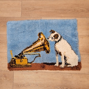 Vintage RCA Victor &quot;His Master&#39;s Voice&quot; Nipper Dog Gramaphone Latch Hook Rug