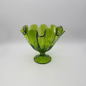 Vintage LE Smith Green Glass 8&quot; Crimped Compote 4801