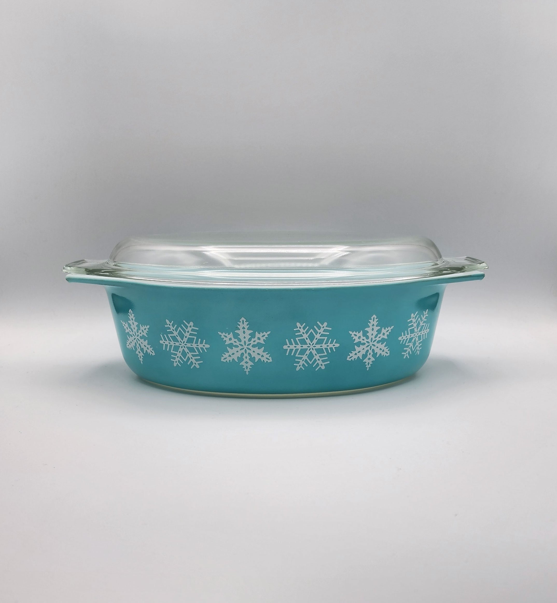 Vintage Pyrex Snowflake 1.5-quart Divided Dish With Matching Pyrex Glass Lid,  Turquoise Split Dish, Covered Dish 