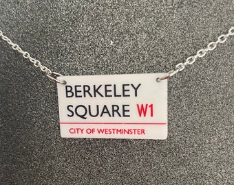 Collar inspirado en Acrylic Berkeley Square Good Omens