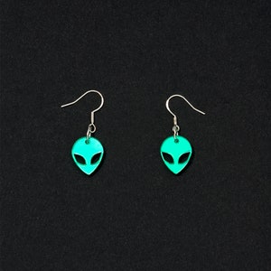 Boucles d'oreilles extraterrestres en acrylique miroir vert