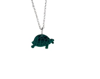 Lindo collar de tortuga acrílica cortado con láser