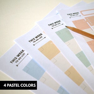 Puede incluir: Cuatro listas de tareas imprimibles de color pastel con el texto "This Week To Do List" en cada hoja.