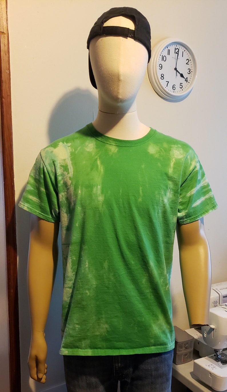how to make a reverse tie dye shirt