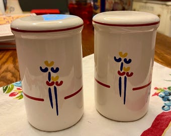 Tulip Salt and Pepper Anchor Hocking. 1950's. Fire King. Floral