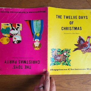 Happiness Christmas Book La festa di Natale dei giocattoli e i dodici giorni di Natale 1971 Stephanie Manchipp Chris Higson Libro in brossura