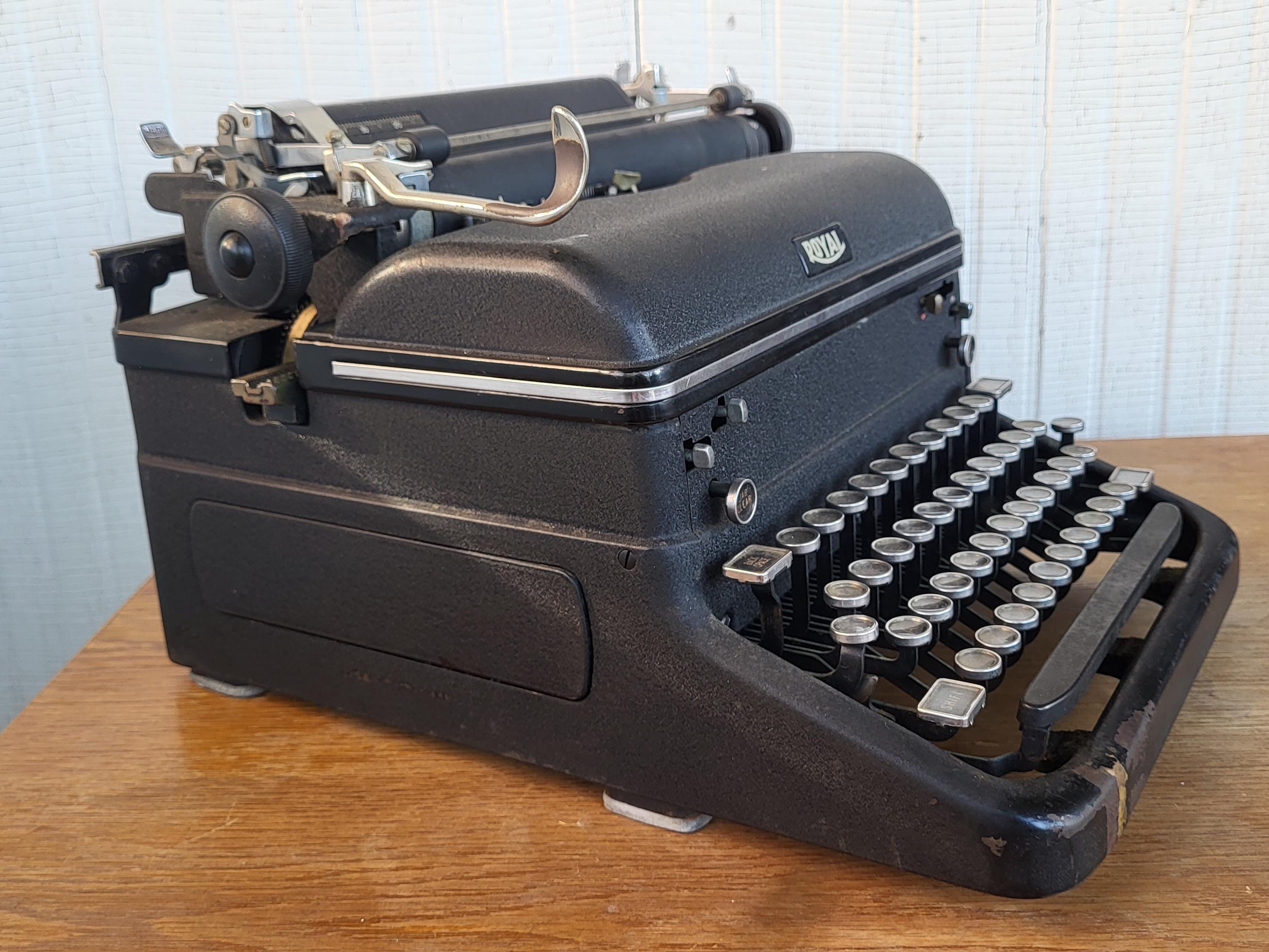 Vintage Royal Typewriter - Etsy