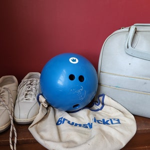 Bowling Set 13 pound 14 ounce Brunswick Fling ball, size 10 women&#39;s bowling shoes, bowling bag, towels, rosin bag, Nickel Game payout guide