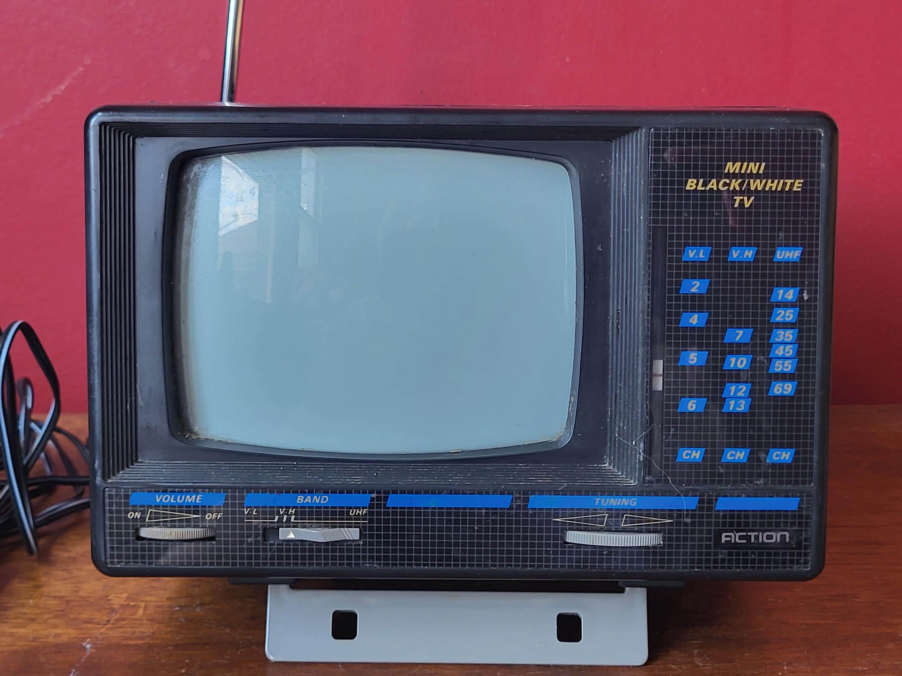 未使用　FUKADAC 5.5インチミニテレビ　白黒 アクション5インチミニ白黒テレビ - カーアダプター付属 - 動作中