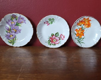 Royal Windsor 3" dish Saskatchewan, Manitoba, Alberta Floral Emblem - Prairie Crocus, Wild Rose, Prairie Lily