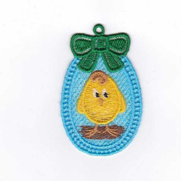 3" Easter Egg Chick Lace Charm / Ornement, Custom Egg Color!