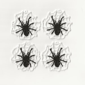 Può includere: Quattro applicazioni di ragno nero su sfondi di ragnatela bianca. I ragni hanno otto zampe e un corpo rotondo.