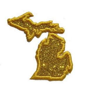 Pode incluir: Etiqueta de ferro de brilho dourado em forma do estado de Michigan.