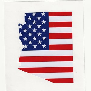 Puede incluir: Una pegatina del estado de Arizona con la forma del estado y el diseño de la bandera estadounidense.