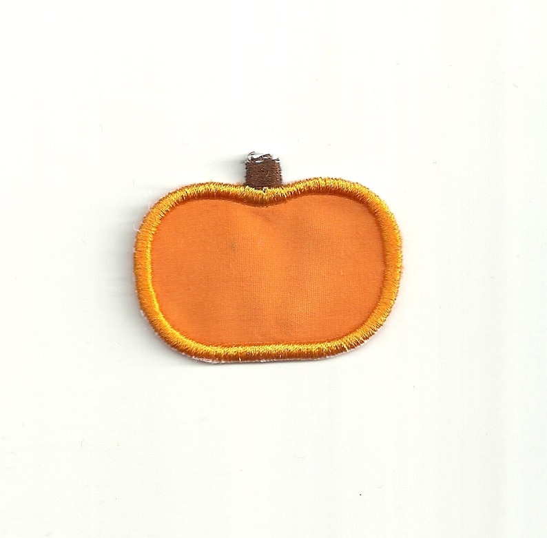 Puede incluir: Aplique de calabaza de fieltro naranja con un tallo de fieltro marr&oacute;n. Este aplique es perfecto para agregar un toque de oto&ntilde;o a tus manualidades.