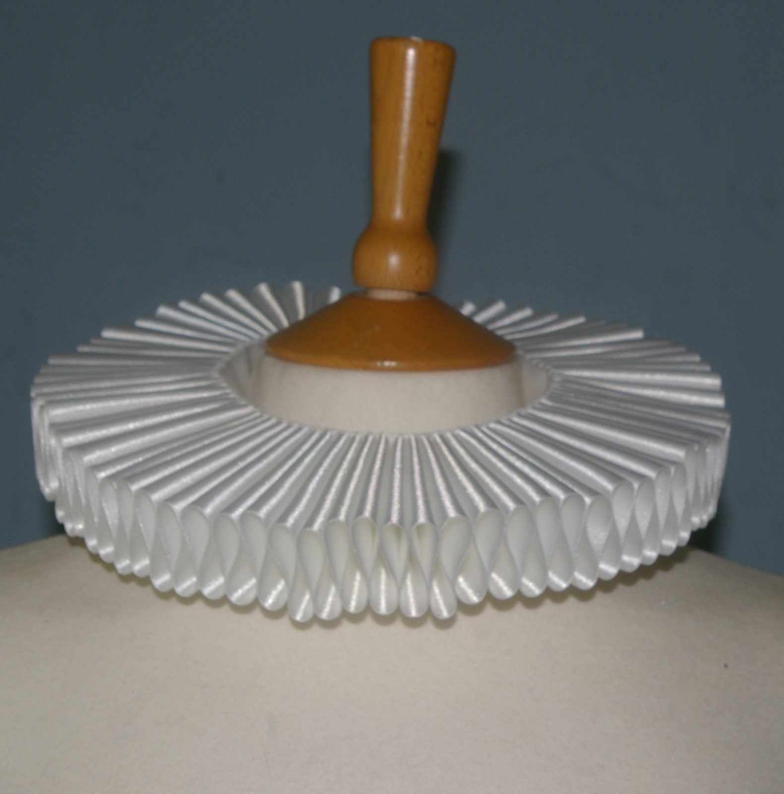 Image of Plain Elizabethan Tudor Neck Ruff Collar