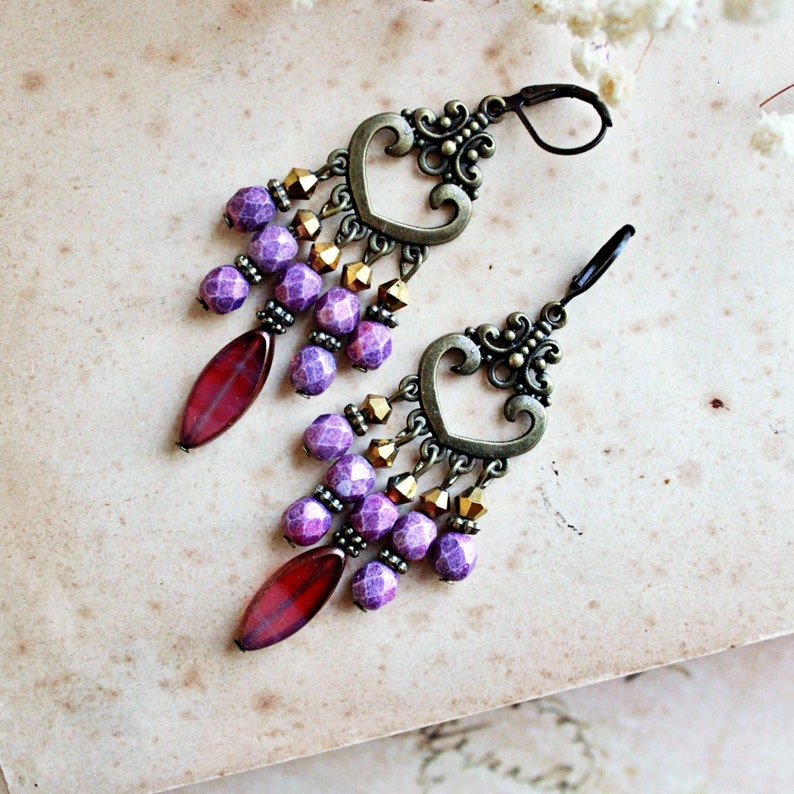 Chandelier Ohrringe // Bronze Schmuck // Ohrringe Magenta // Boho Ohrringe // große Ohrringe // lange Ohrrige // PURPLE RAIN Bild 1