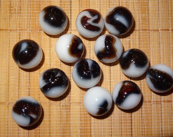25 x 16mm ZEBRA BLACK /& WHITE GLASS MARBLES game play solitaire party bags