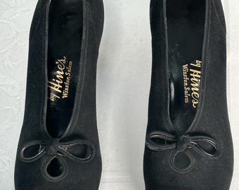 Vintage 50s Black Suede Bow Pump Heels Cut Out 1.75” Block 10 Narrow/9-9.5