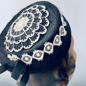 Vintage 40s/50s Hat Navy Blue Tam W/Eyelet Lace Rhinestone Bow Summer 21” S/M