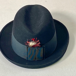 Vintage Knox Black Homburg Hat NOS Original Box Sz 7 Wide Band Feather Stingy Brim