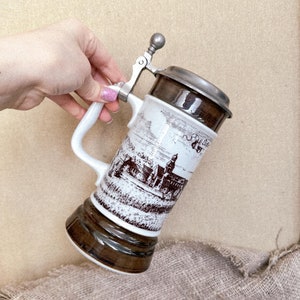 Vintage German Beer Stein with Lid: Architectural Motif, 550ml