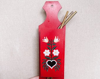 Farmhouse Kitchen Vintage Sticks Holder Red floral holder Wood hand made Straw Storage Rustic Bar Wall hanging Straw support Retro Kitchen