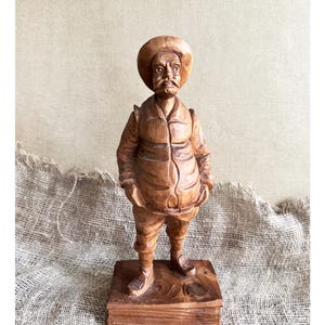 Hand geschnitzte Holzskulptur: Vintage Deutsche Figur