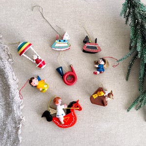 Décorations de Noël Erzgebirge vintage : casse-noisette allemand miniature et pendentifs