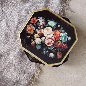Vintage Floral Tin Box: Shabby Chic Kitchen Storage