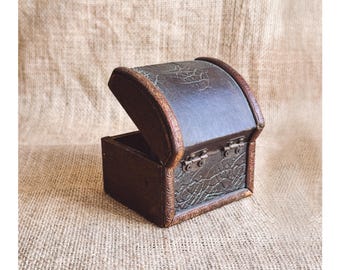 Vintage Wood Treasure Chest: Rustic Shabby Chic Jewelry Box