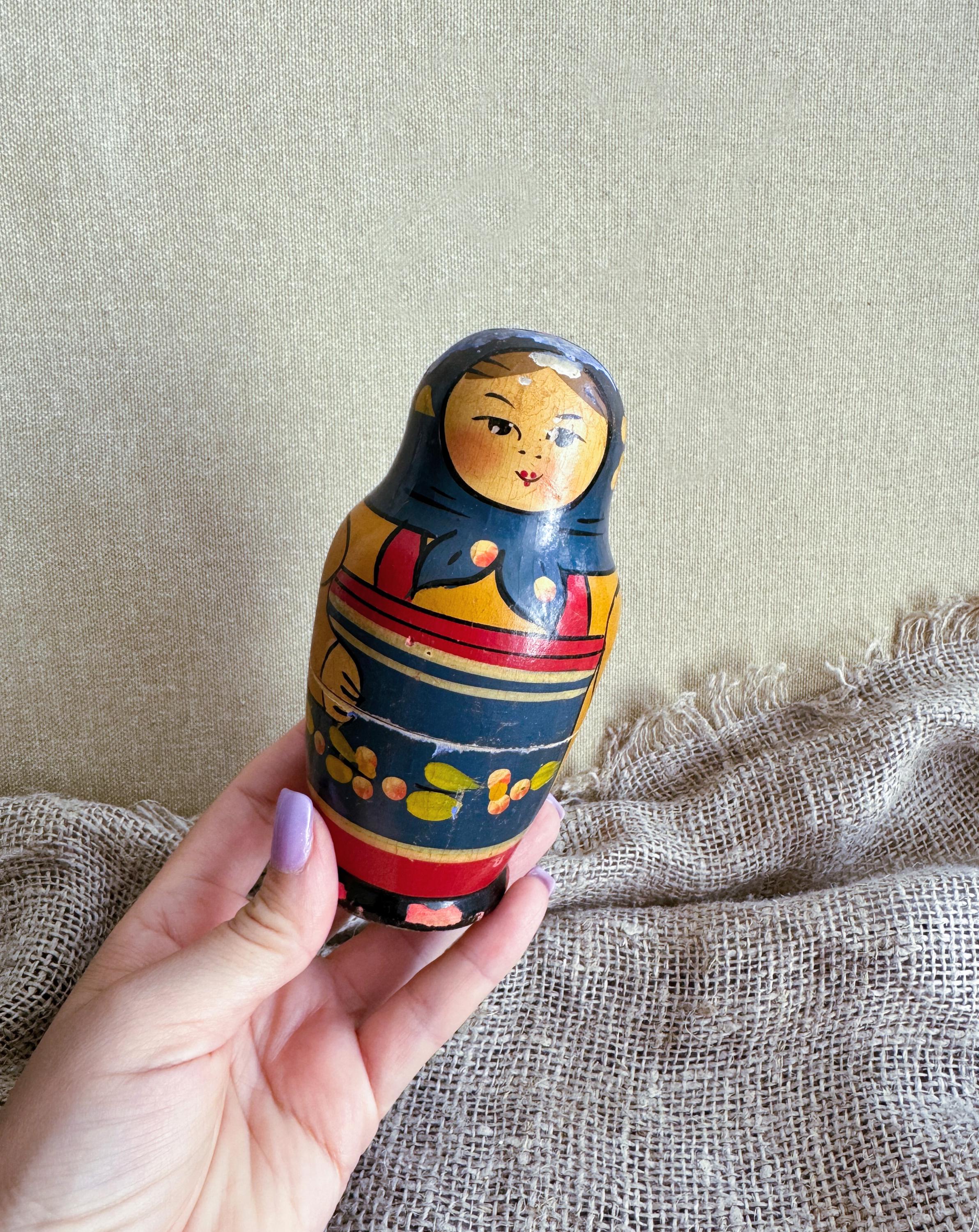 ヴィンテージの手描き木製マトリョーシカ人形：ソ連の入れ子セット