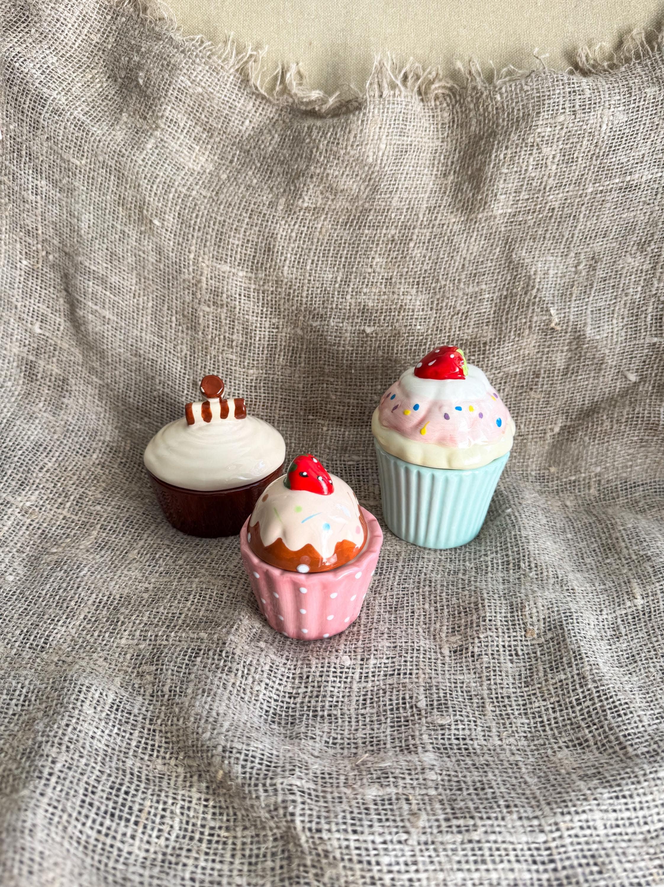 Bomboniera Zuccheriera Con Cuore Traforato In Ceramica Smaltata Bianca H 96 Cm Art 464