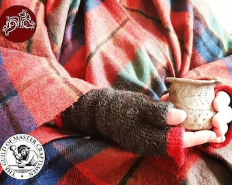 Nidavellnir Nalbinding. Made to Order 100% Wool Viking Fingerless Mittens in York Stitch. Traditionally Handcrafted to your size and colour.