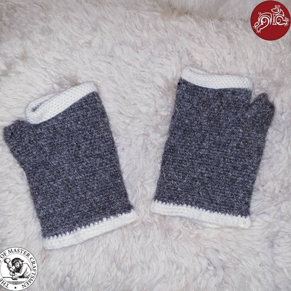 Nidavellnir Nalbinding, Naalbinding, Nalebinding: 100% Pure British Herdwick Wool, Light Grey. Viking Reenactment Mittens (medium size).