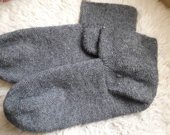 Nidavellnir Nalbinding, Naalbinding, Nalebinding: 100% Pure Soft Wool Grey. Viking, Norse, Medieval Socks. Size UK 15-16. Viking Socks.